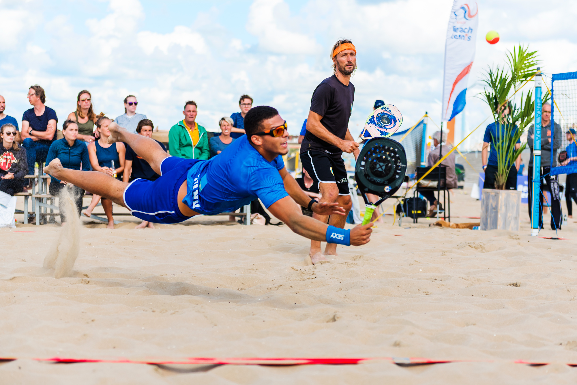 Beachtennis return met publiek