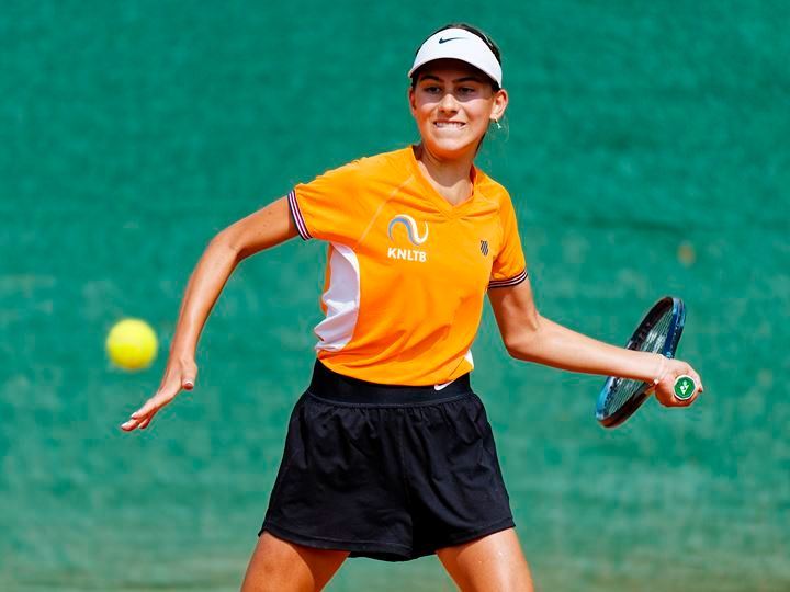 Antonia Stoyanov forehand