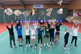 Finalisten NOJK (bloemen in de lucht gooien)