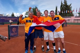 Wereldtitel-Heren50+-metvlag