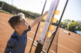 tenniskids groen jongen scorebord