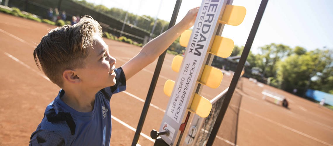 tenniskids groen jongen scorebord
