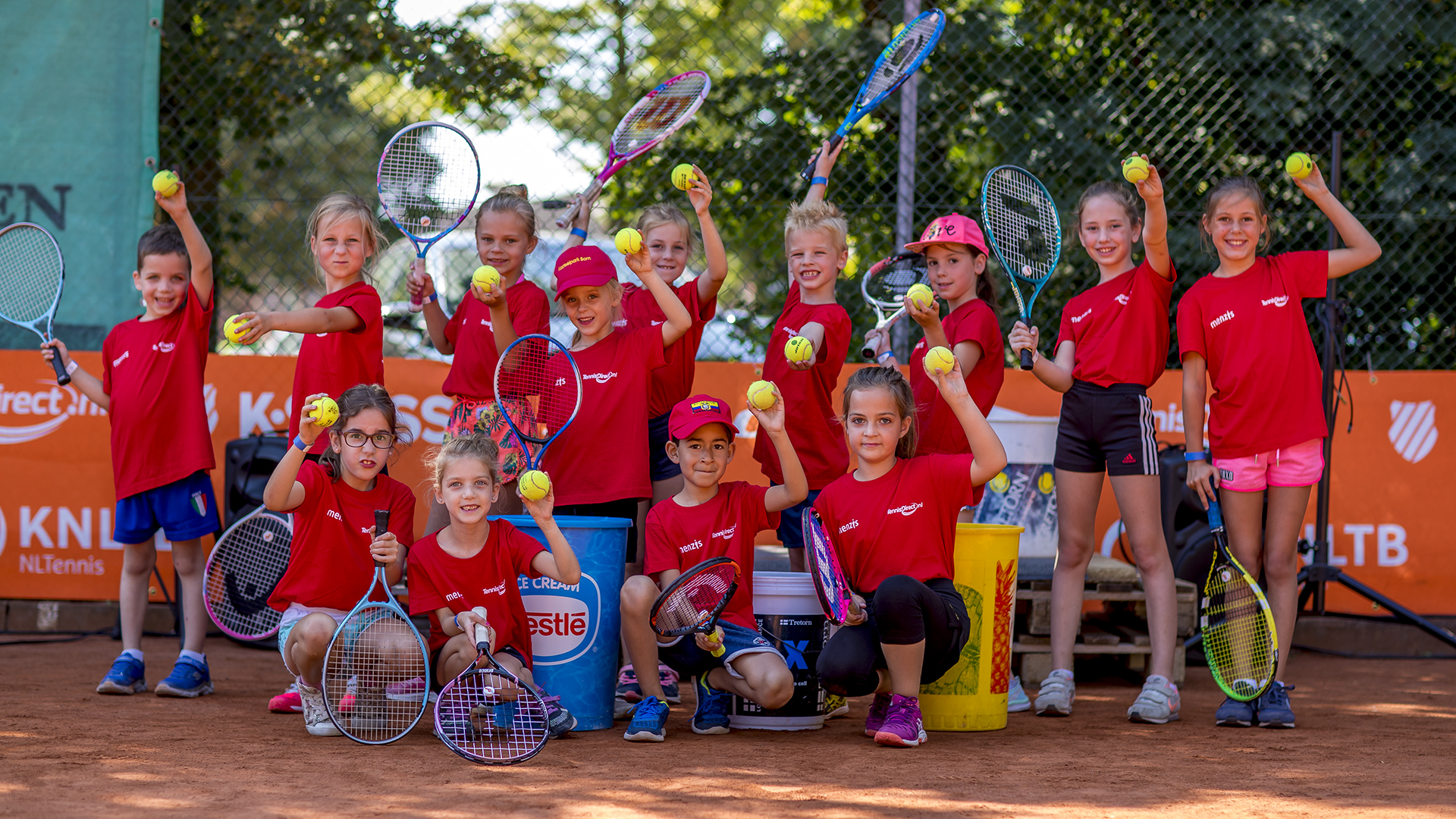Tenniskids rood groepsfoto