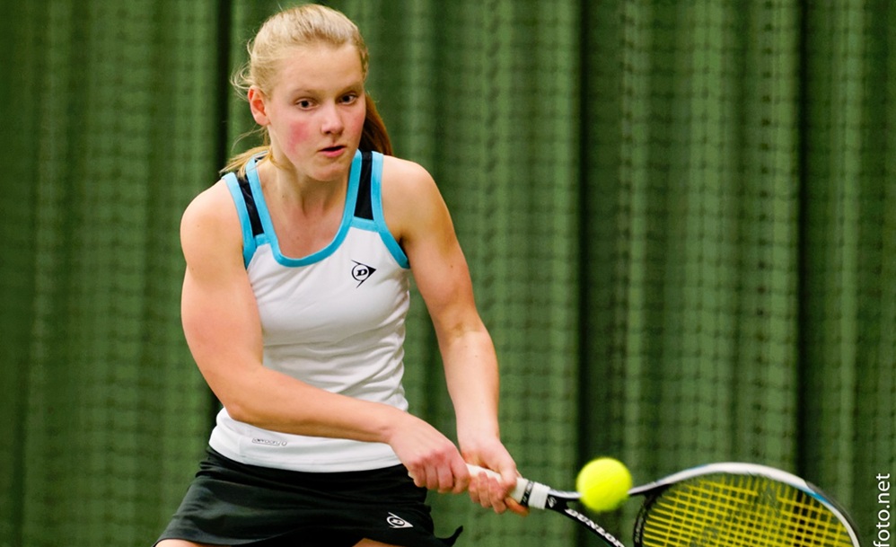 Suzan Lamens in 2014, backhand (Focus Academy, credit: Tennis Europe/toptennis/photos)