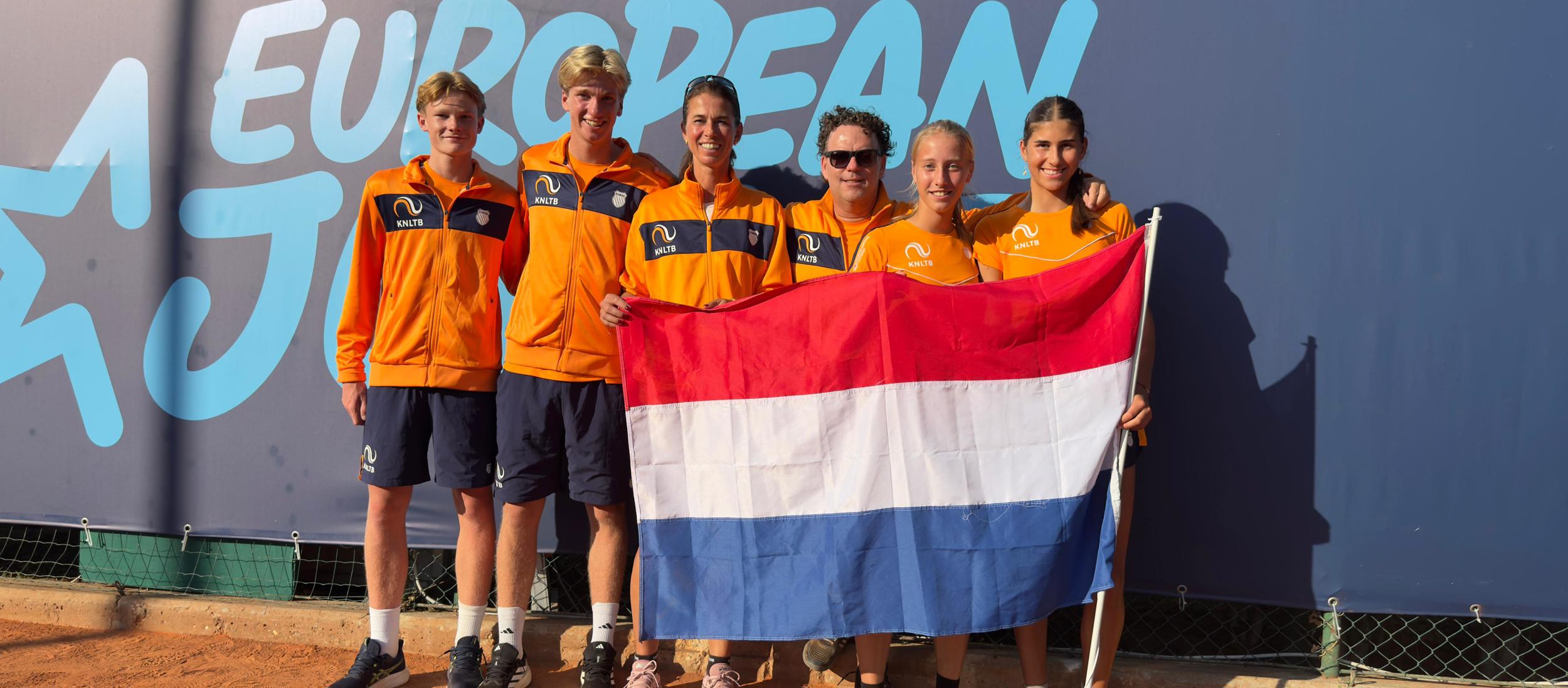 Oranje selectie met vlag en prijzen