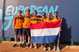 Oranje selectie met vlag en prijzen