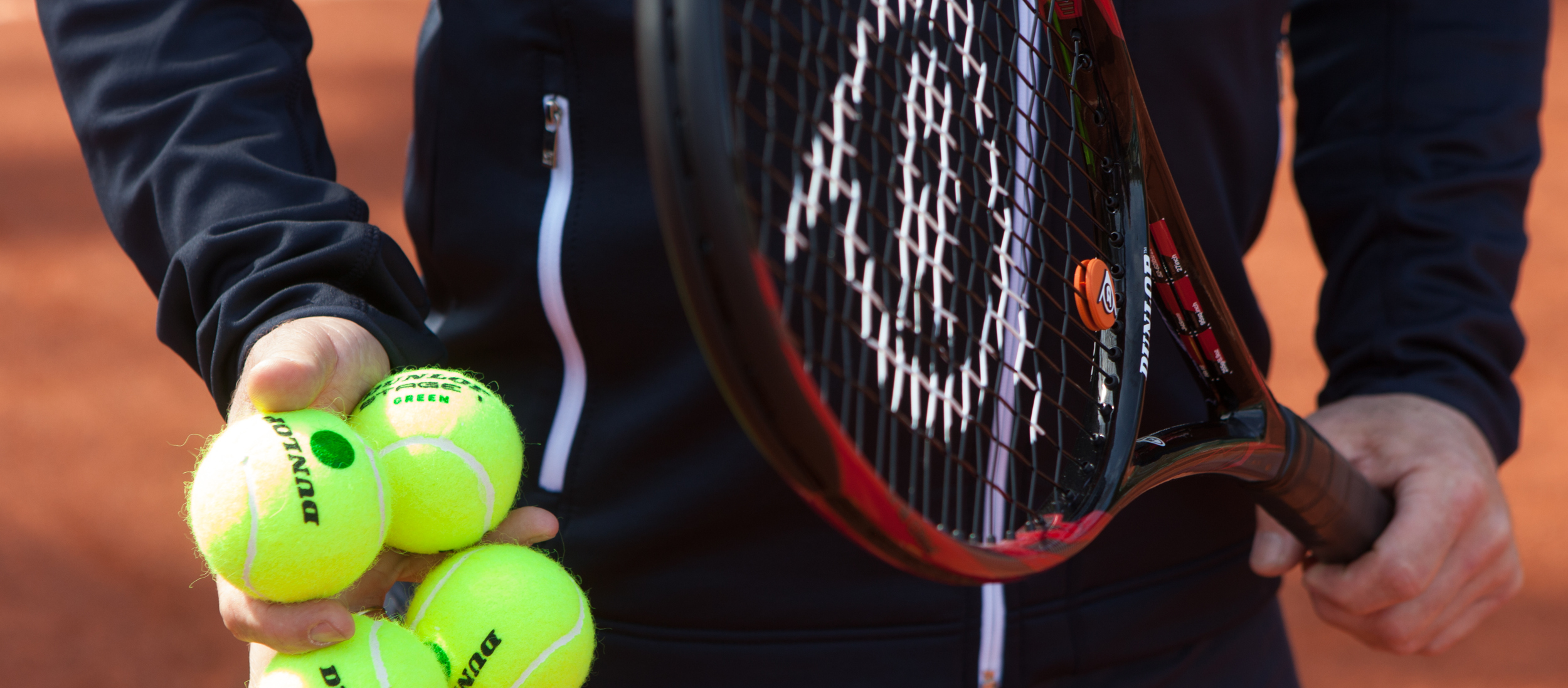 Tennisleraar met racket